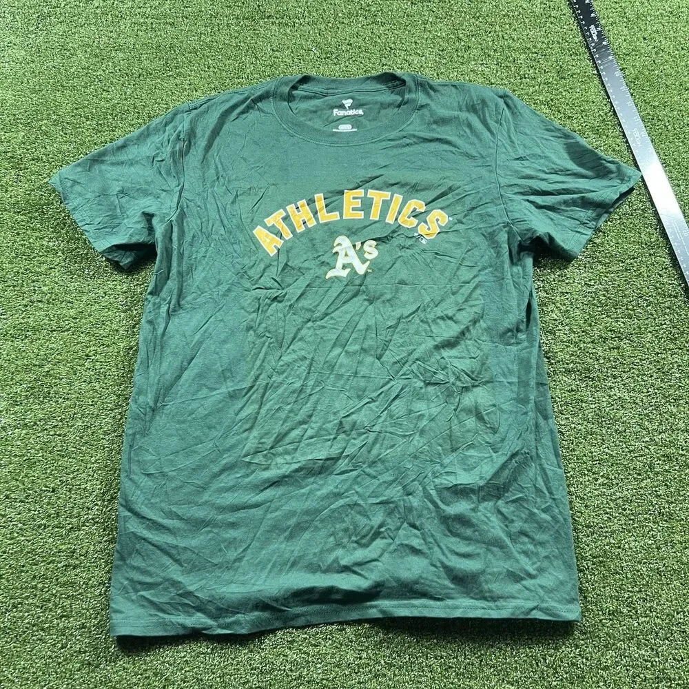 Men’s Fanatics Oakland Athletics Short Sleeve T-Shirt – Size M NWOt